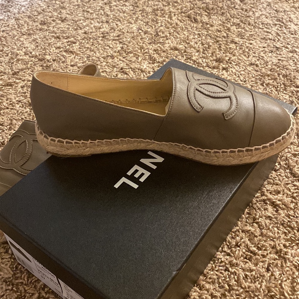 CHANEL Lambskin CC Espadrilles - Picture 4 of 13